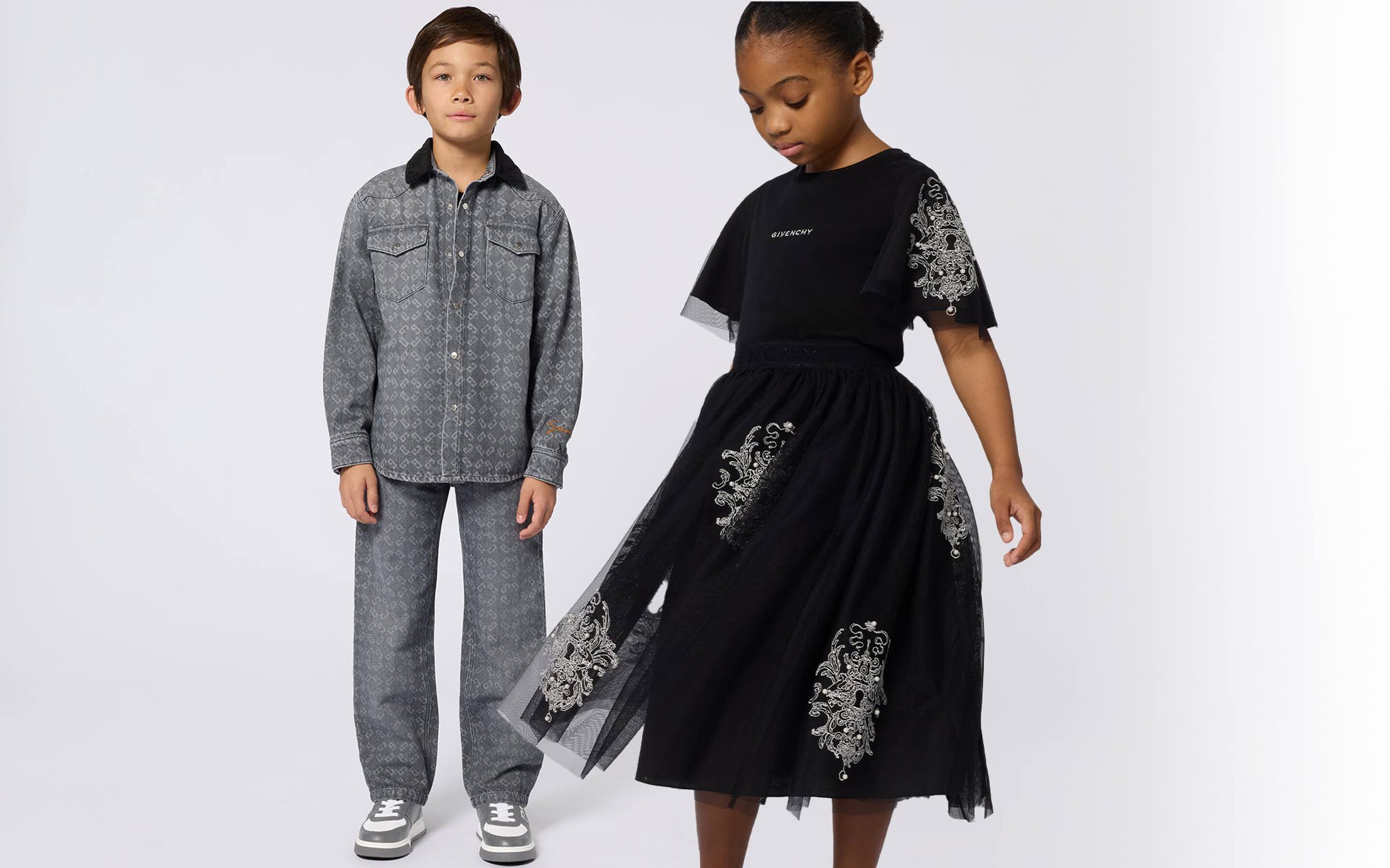 Kinderkleidung und -accessoires der Luxusmarke Givenchy bei Kids around