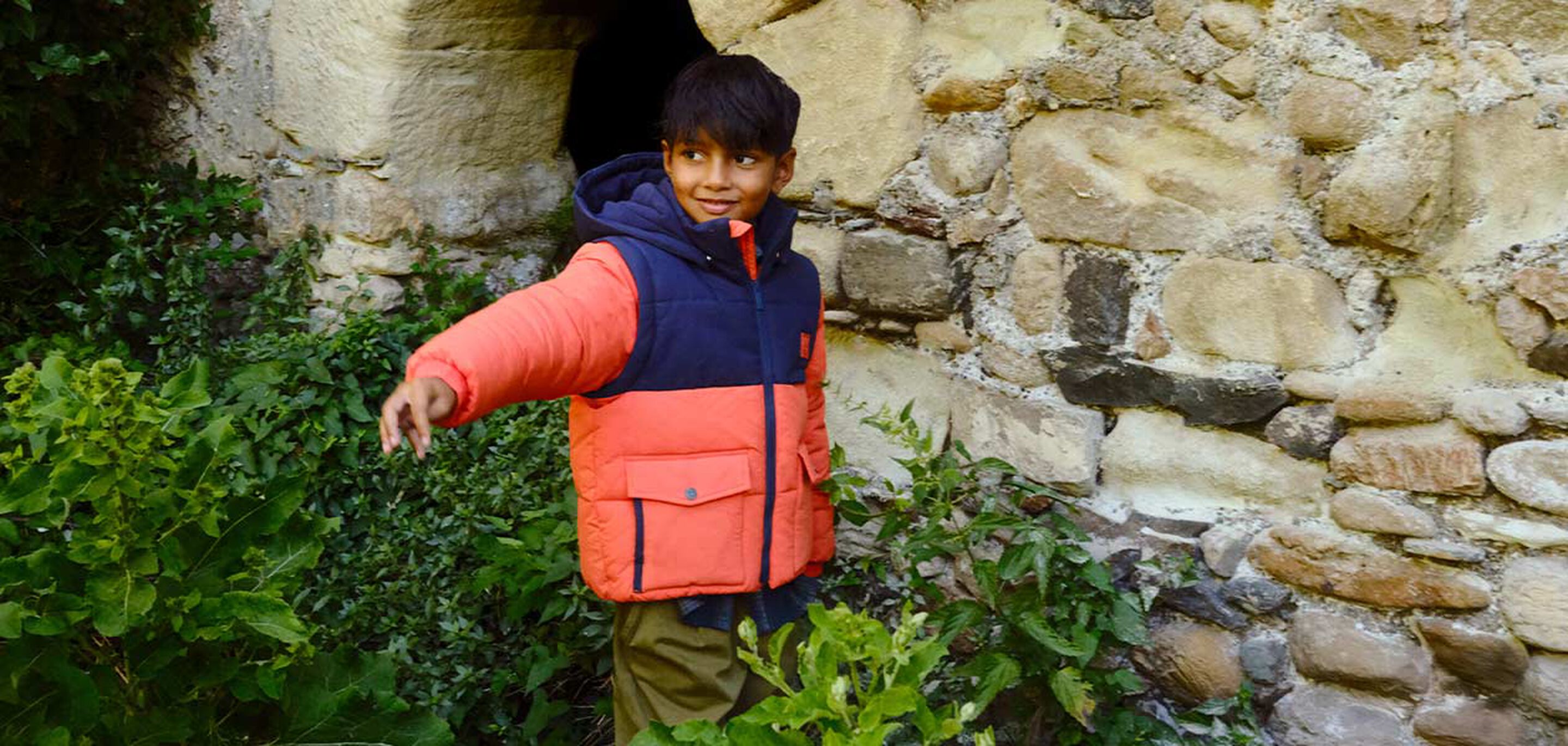 Children’s winter look with scarf and BOSS heritage coat