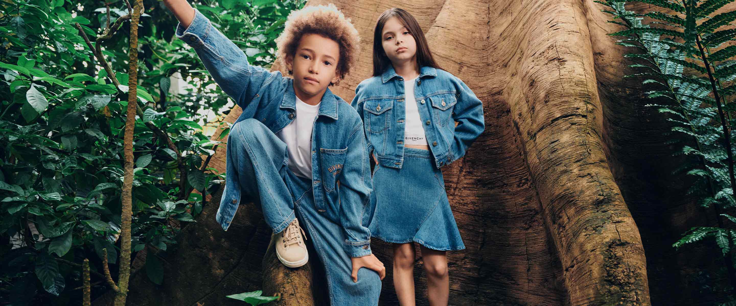 Kleidung Kindermode der Marke Givenchy auf Kinder um