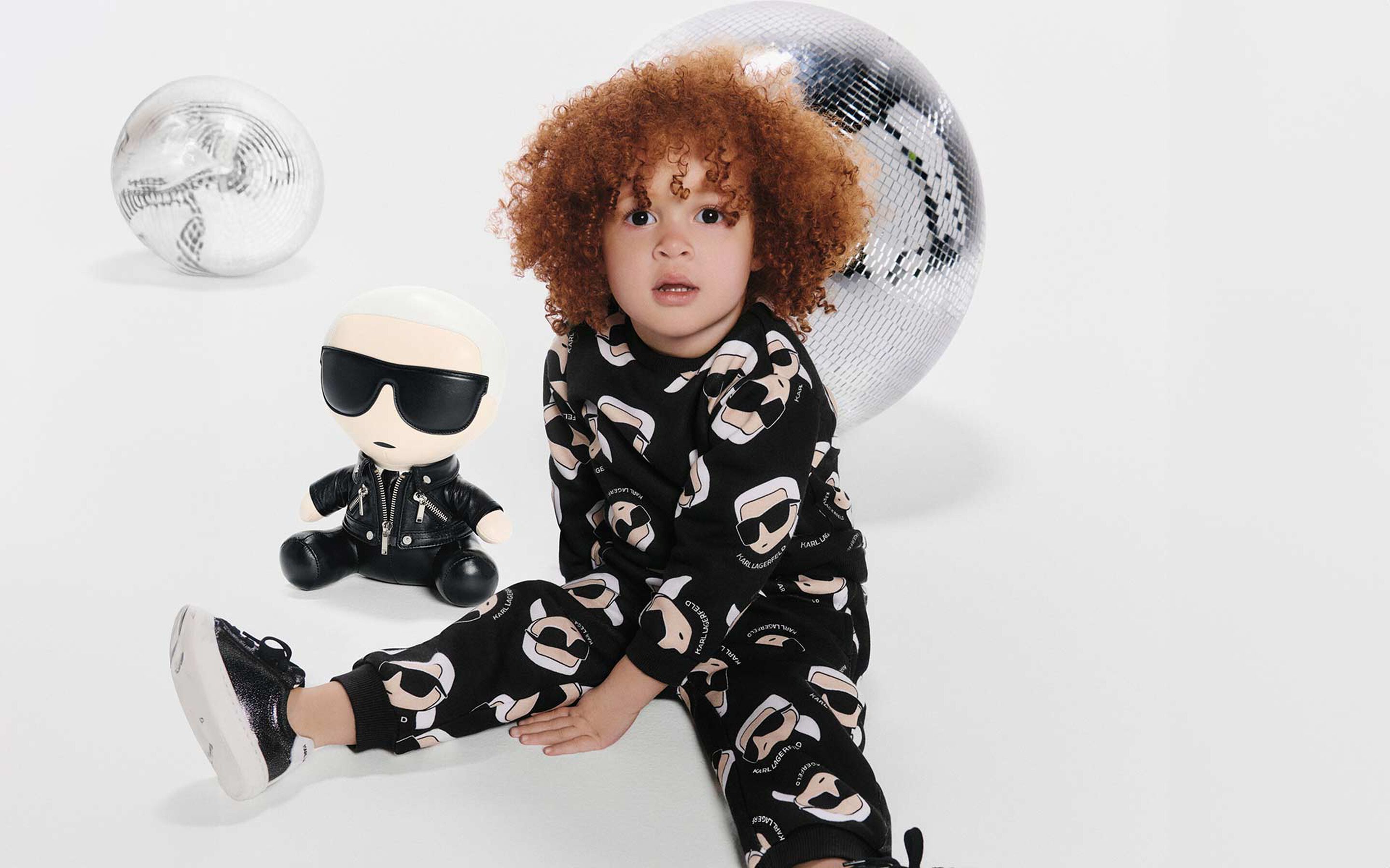 Kleidung und Accessoires f&uuml;r Babys der Marke KARL LAGERFELD KIDS bei Kids Around