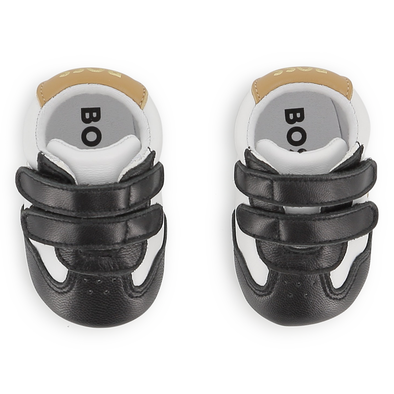 HAUSSCHUHE AUS SCHAFFELLEDER BOSS 
                        JUNGE