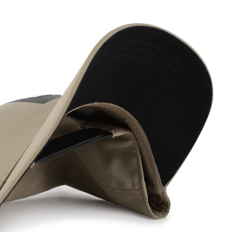 KAPPE MIT VERSTELLBAREM VERSCHLUSS BOSS 
                        JUNGE