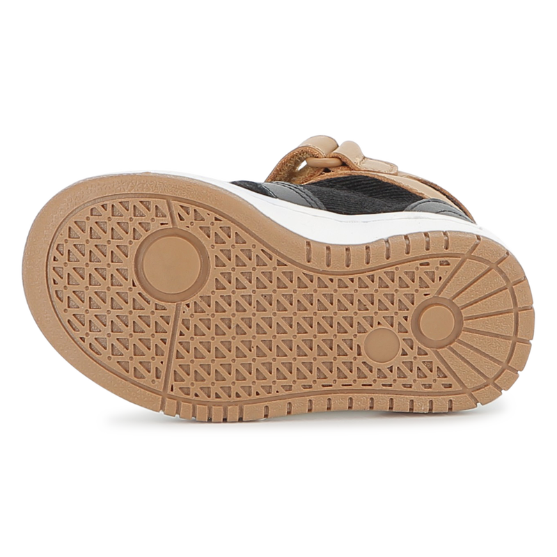 Sneaker mit elastischen Schn&uuml;rsenkeln BOSS 
                        JUNGE