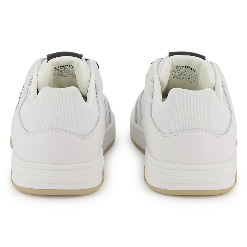 SNEAKER ZUM SCHN&Uuml;REN DKNY 
                        JUNGE