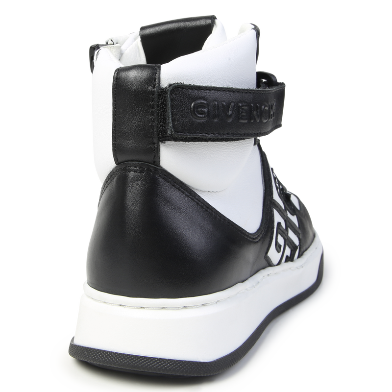 Geschn&uuml;rte Ledersneakers GIVENCHY 
                        JUNGE