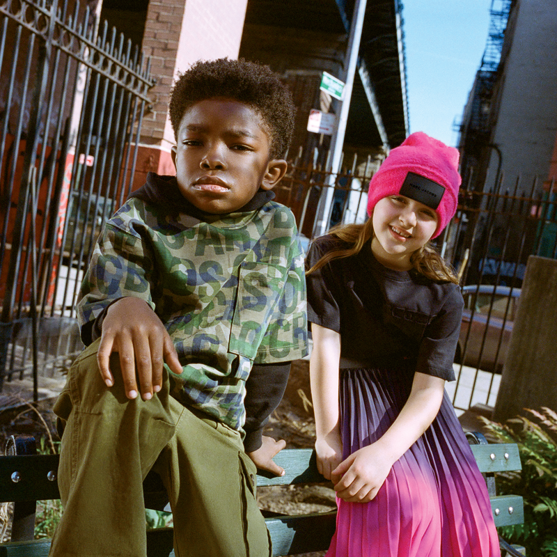 Cargohose mit vielen Taschen MARC JACOBS 
                        UNISEX