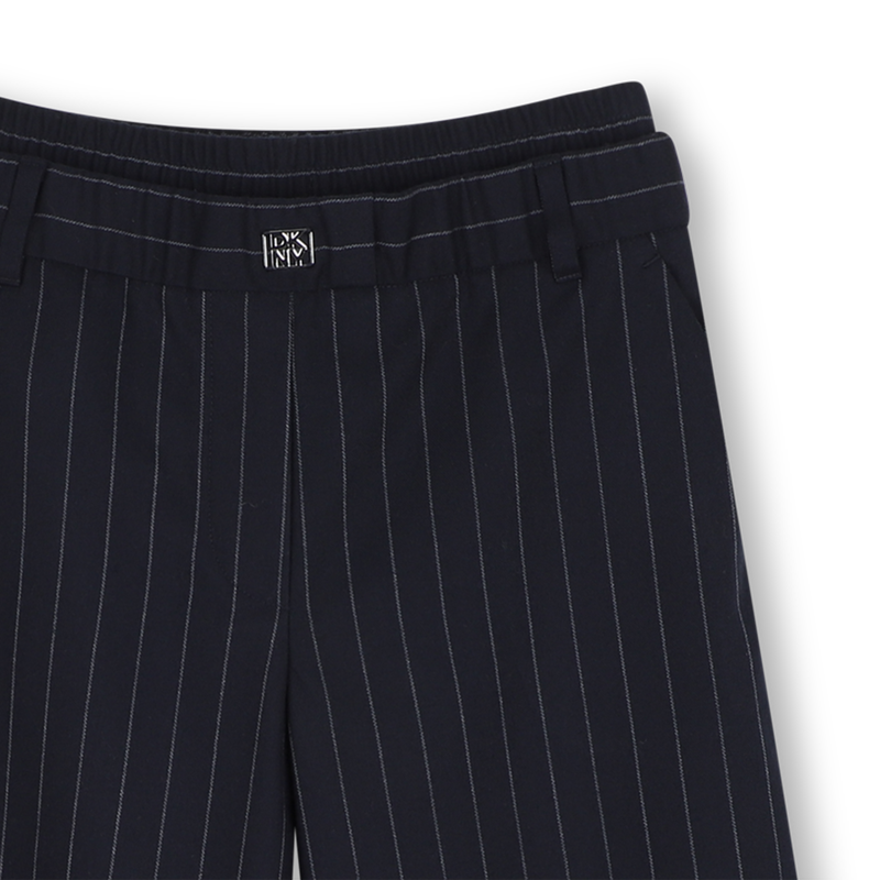 Weit geschnittene Hose DKNY 
                        M&Auml;DCHEN