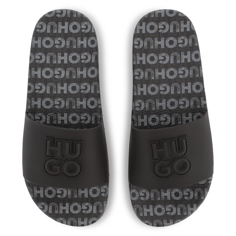Leichte Pantoletten mit Badges HUGO 
                        JUNGE