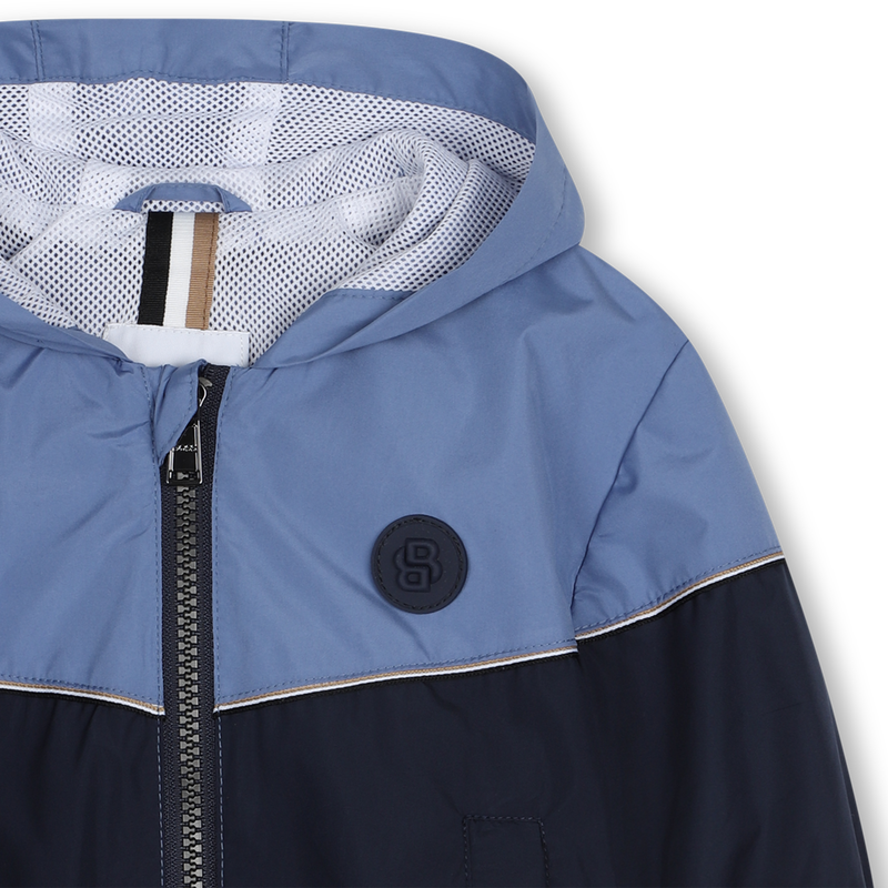 WINDJACKE MIT KAPUZE BOSS 
                        JUNGE