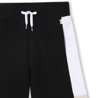 Dreifarbige Jogging-Bermudas BOSS 
                    JUNGE