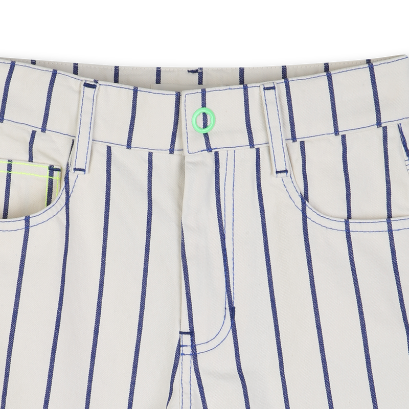 BERMUDASHORTS AUS ZERKNITTERTEM MATERIAL BILLIEBLUSH 
                        JUNGE