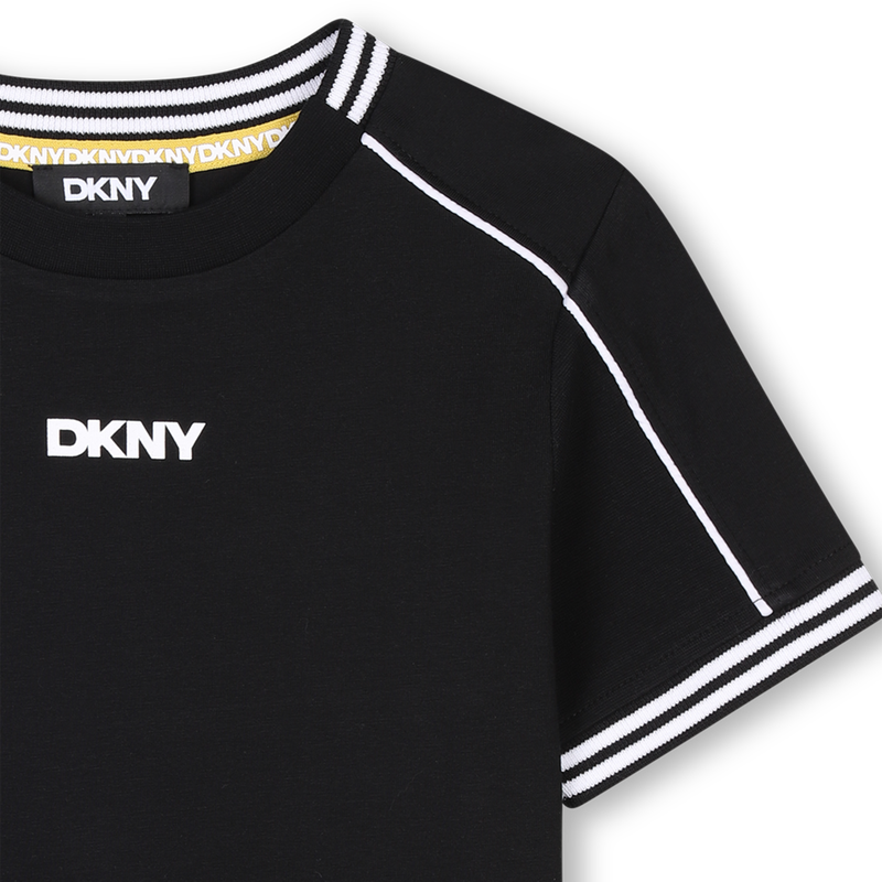 T-Shirt mit farbigen Streifen DKNY 
                        UNISEX