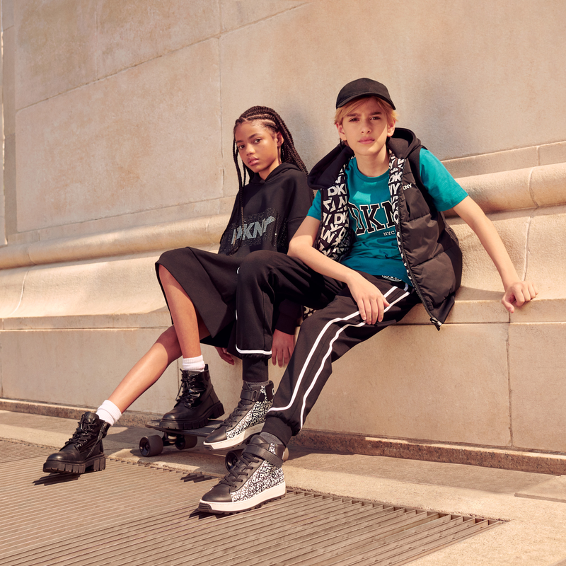 &Auml;rmellose Kapuzen-Daunenjacke DKNY 
                        UNISEX