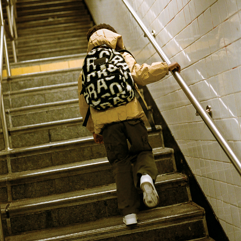 Cargohose mit vielen Taschen MARC JACOBS 
                        UNISEX