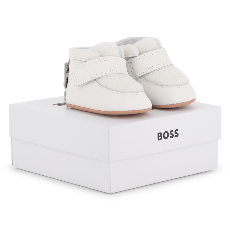 Hausschuhe BOSS 
                        JUNGE