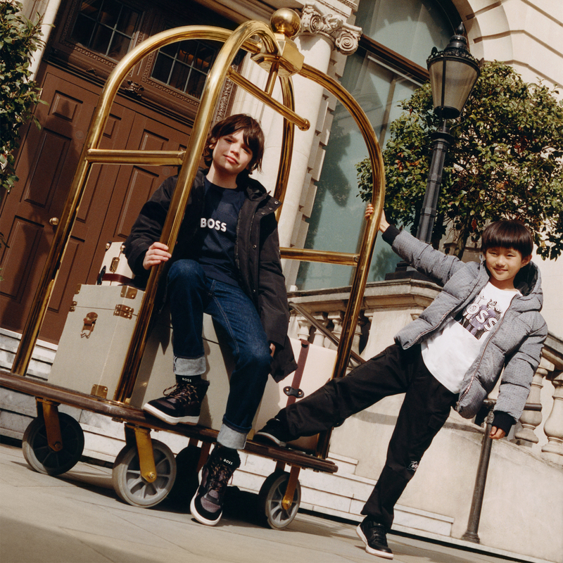 Jeans mit verstellbarem Bund BOSS 
                        JUNGE