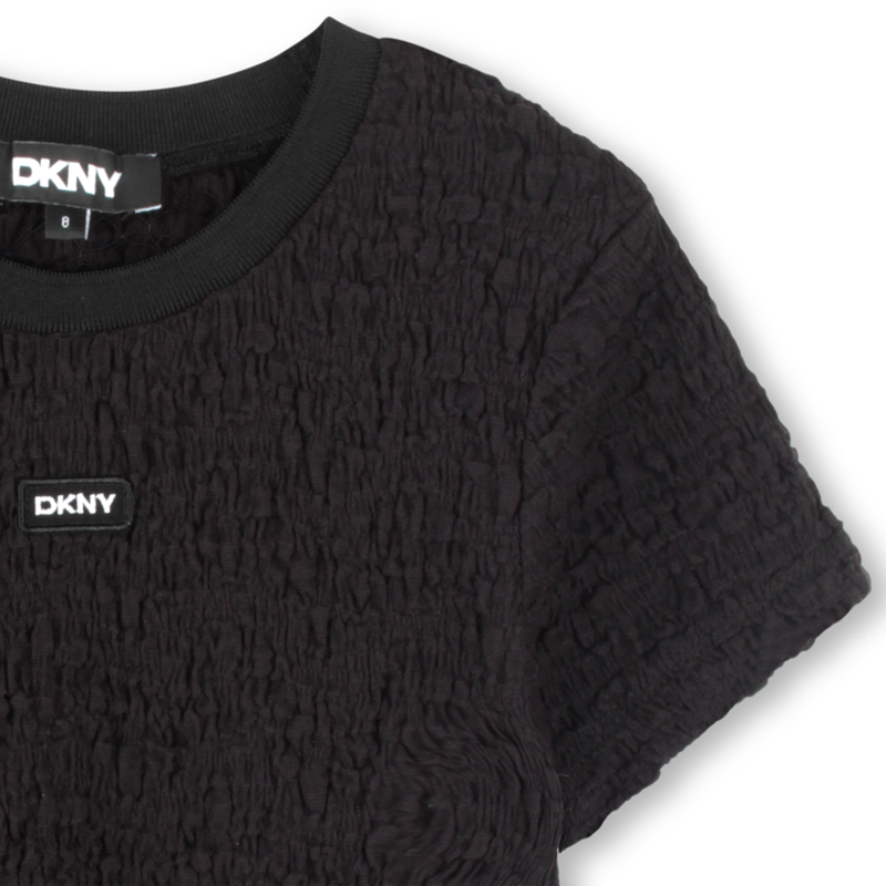 Kurzarm-T-Shirt mit Pr&auml;gung DKNY 
                        M&Auml;DCHEN