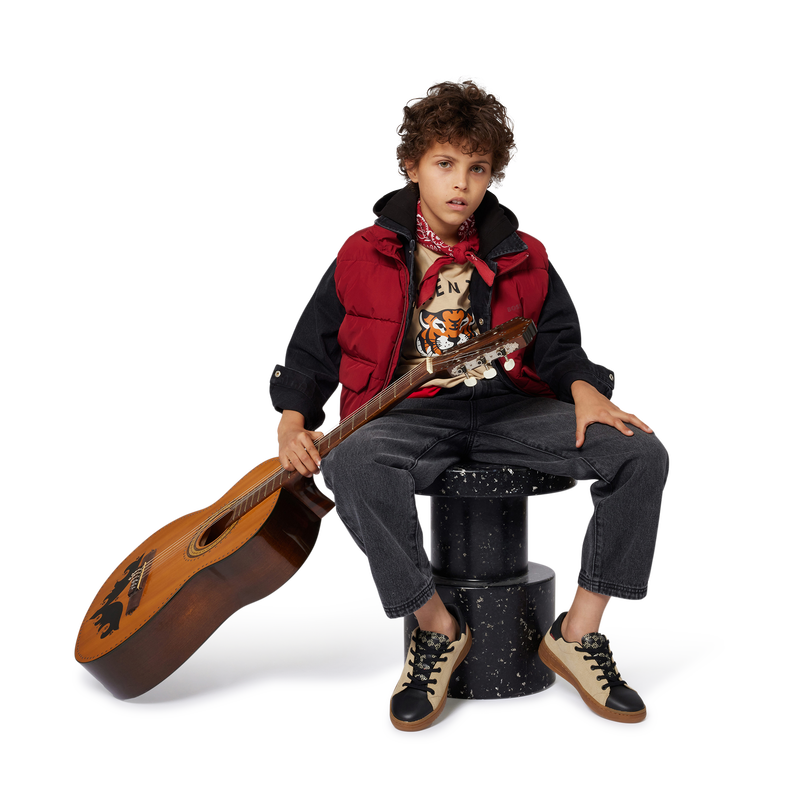 &Auml;rmellose Daunenjacke BOSS 
                        JUNGE