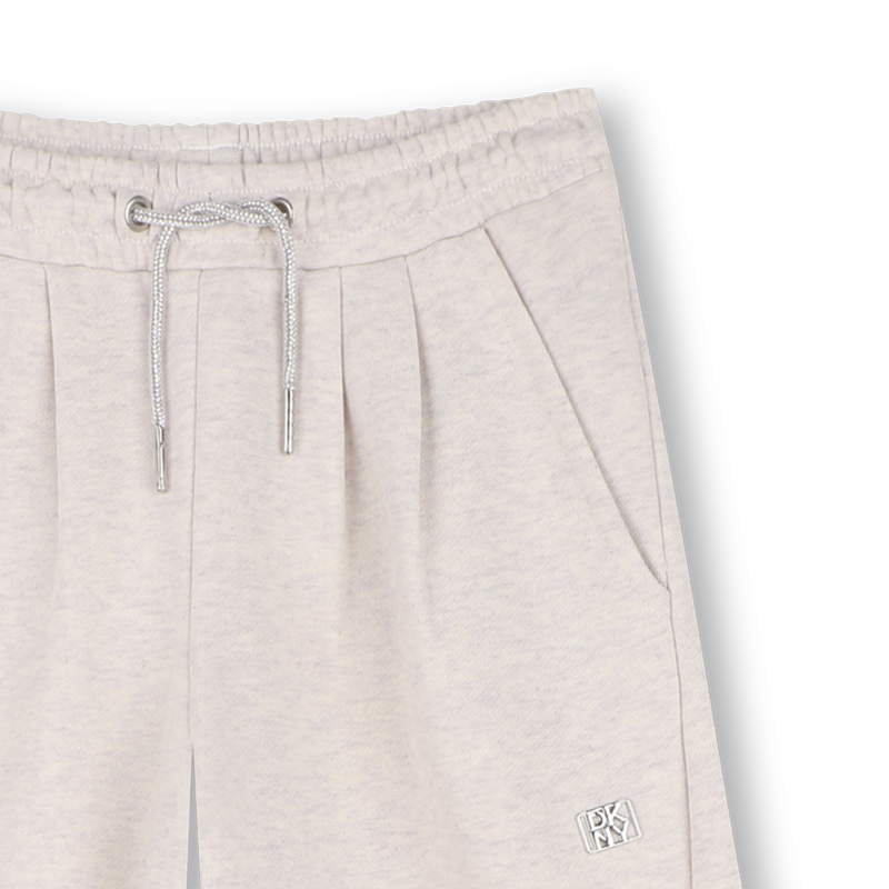 Weit geschnittene Hose DKNY 
                        M&Auml;DCHEN