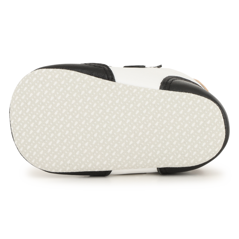 HAUSSCHUHE AUS SCHAFFELLEDER BOSS 
                        JUNGE