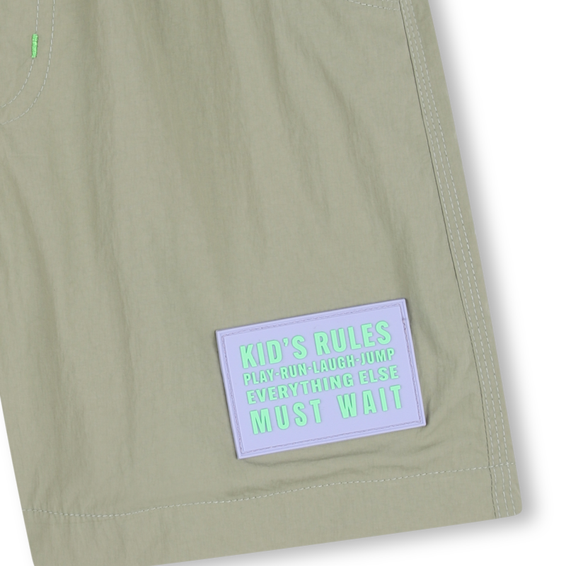 BERMUDASHORTS AUS ZERKNITTERTEM MATERIAL BILLIEBLUSH 
                        JUNGE