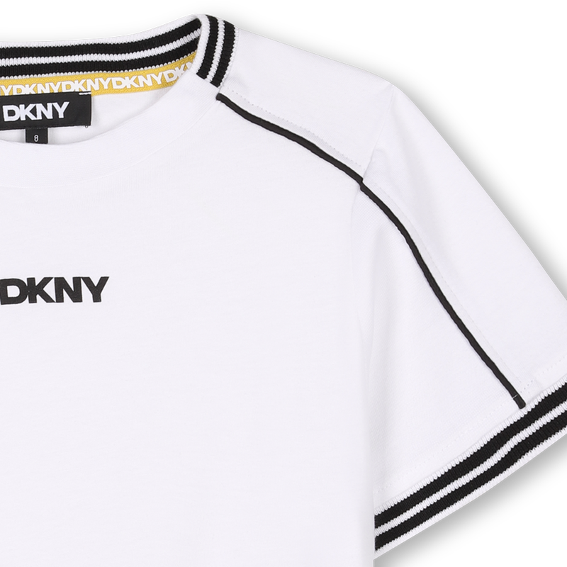 T-Shirt mit farbigen Streifen DKNY 
                        UNISEX