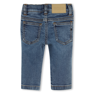 JEANS MIT NIETEN AUF DER R&Uuml;CKSEITE BOSS JUNGE