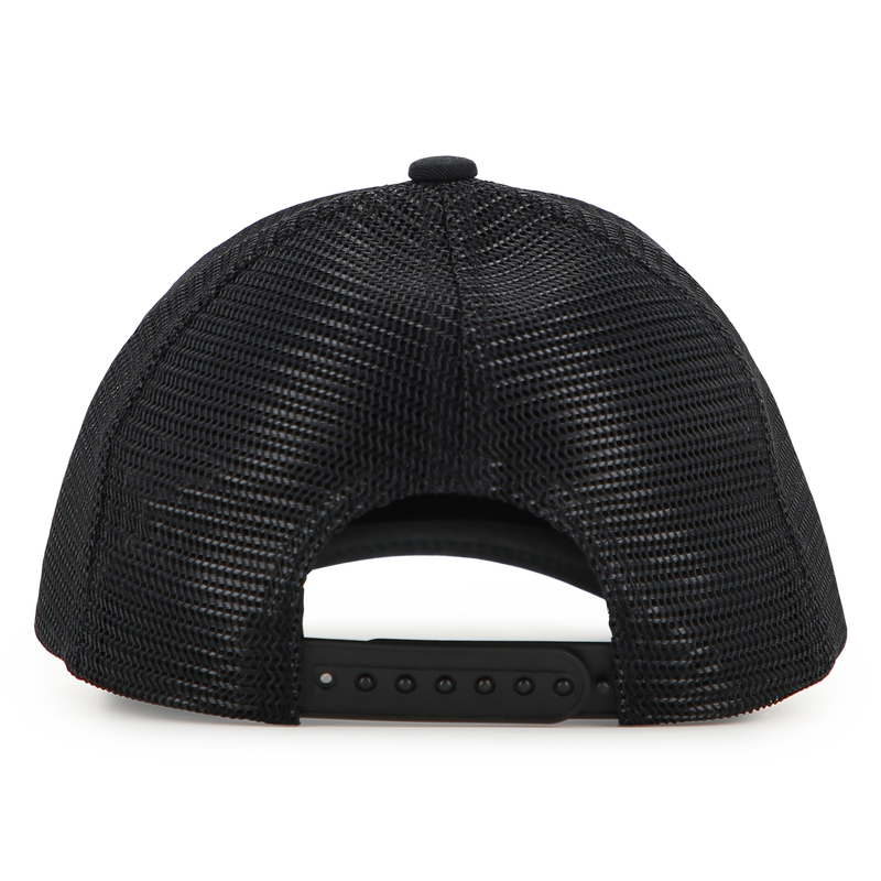 KAPPE MIT VERSTELLBAREM CLIP-VERSCHLUSS BOSS 
                        JUNGE