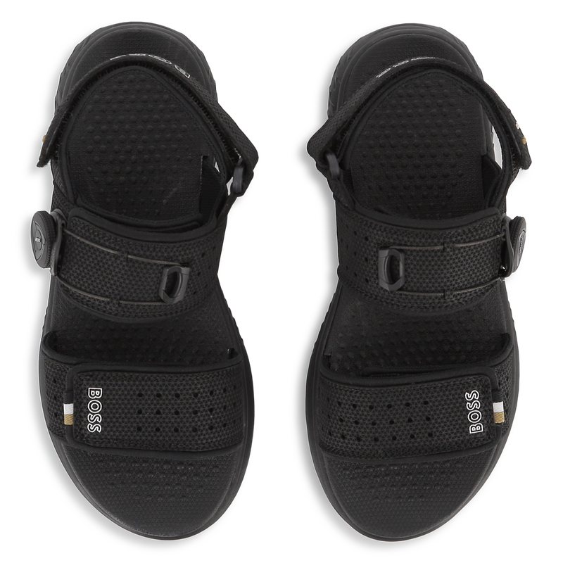 K&Uuml;NSTLICHE SANDALEN BOSS 
                        JUNGE