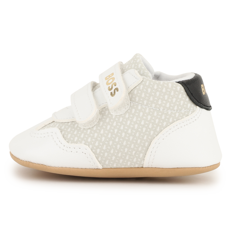 HAUSSCHUHE AUS SCHAFFELLEDER BOSS 
                        JUNGE