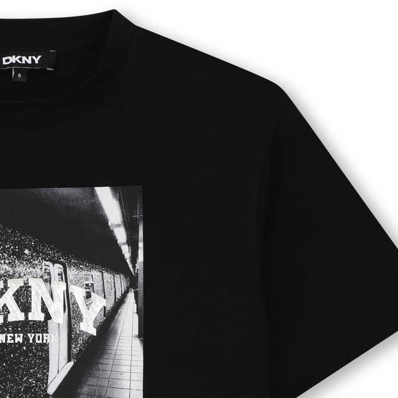 T-Shirt mit kurzen &Auml;rmeln DKNY 
                        M&Auml;DCHEN