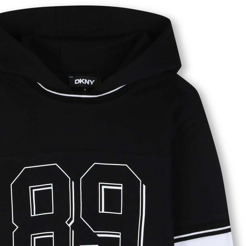 T-Shirt mit Fantasieprint DKNY 
                        JUNGE