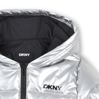 Silberne Daunenjacke mit Kapuze DKNY 
                    M&Auml;DCHEN