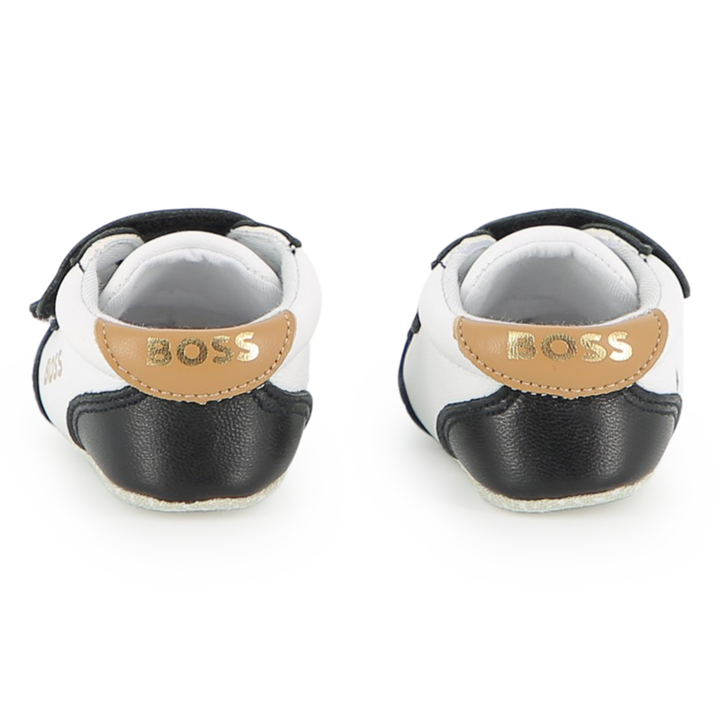 HAUSSCHUHE AUS SCHAFFELLEDER BOSS 
                        JUNGE