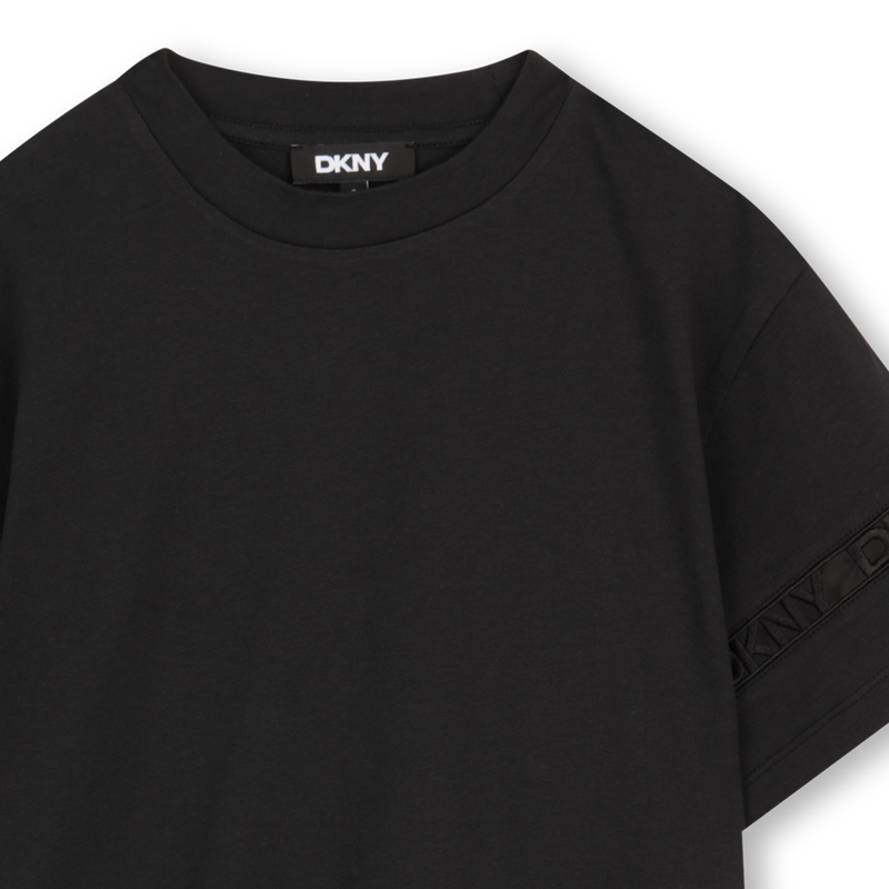 KLEID MIT T-SHIRT DKNY 
                        M&Auml;DCHEN