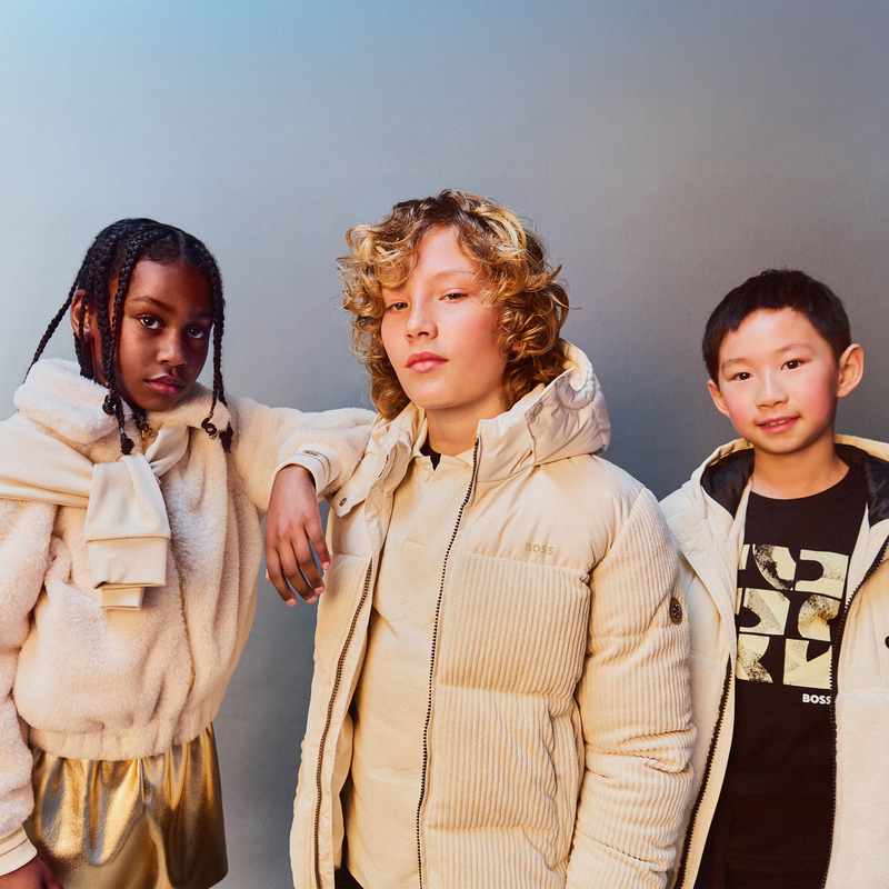 Goldene Shorts aus Kunstleder BOSS 
                        M&Auml;DCHEN