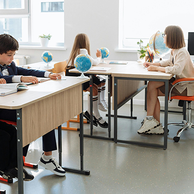 Wie man sich für die Schule kleidet: Outfit-Ideen und Ratschläge